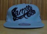 Boné Newera Famous